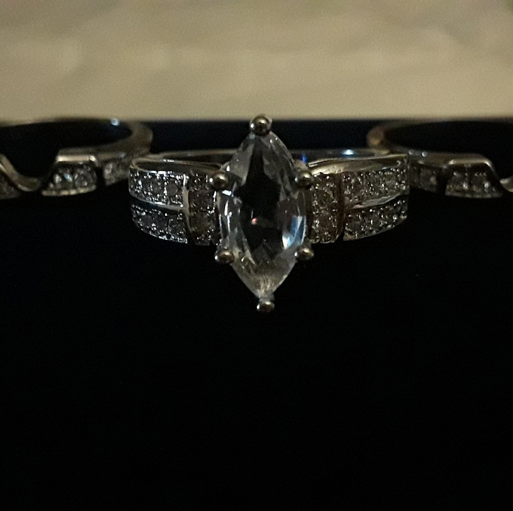 Beautiful 3 piece wedding set - Picture 2 of 3